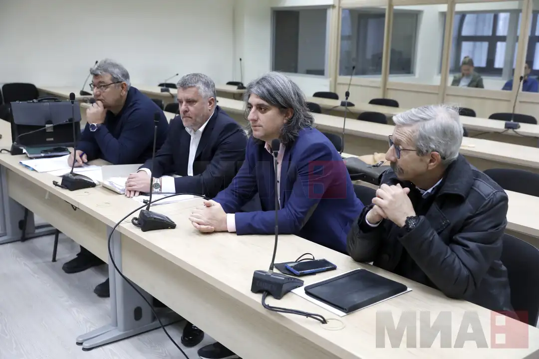 Поранешниот генерален секретар на Владата, Мухамед Зеќири по неколку месеци поминати во притвор во истражниот затвор „Скопје” во Шуто Оризари поради здравствени причини заминува во куќен прит