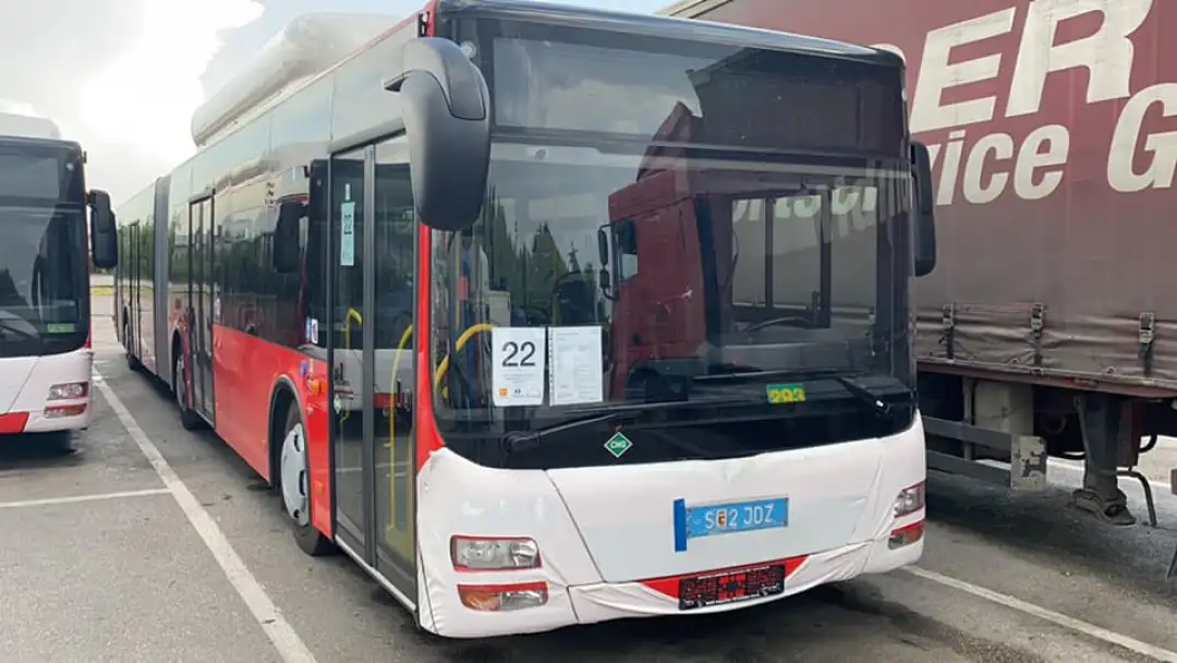 Приватниот превозник на автобуски градски превоз „Макекспрес“ денеска не сообраќаа на линиите 19, 20, 22, 52 и 54, поради неисплатен долг од страна на ЈСП „Скопје“ и Град Скопје.  Ниту еден а