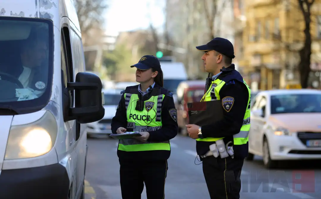 Полициски службеници од СВР Битола денеска во периодот од 14 до 20 часот спроведоа засилена акциска контрола за санкционирање на возачи кои управуваaт возила со брзина поголема од пропишаната