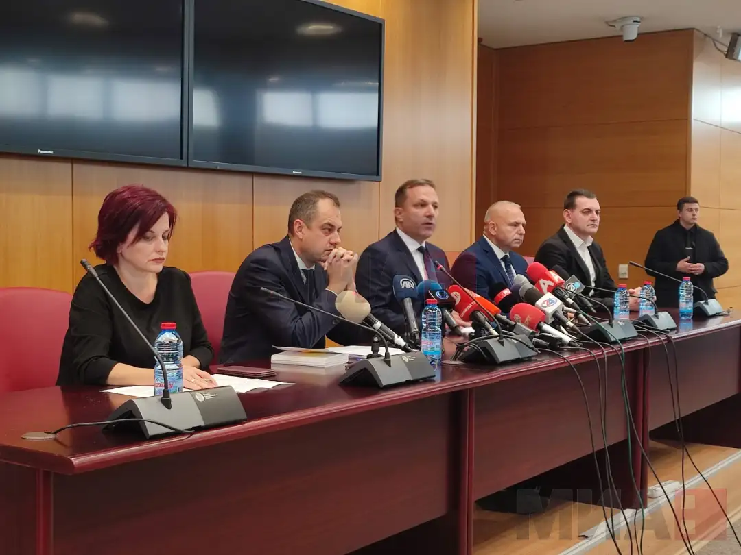 Во исчезнувањето на Вања инволвиран и нејзиното татко со цел да се изнудат пари Министерот за внатрешни работи Оливер Спасовски денеска на прес-конференција информираше дека девојчето Вања Ѓорчевска е киднапирана пред влезот на нејзиниот дом откако претходно нејзиниот та