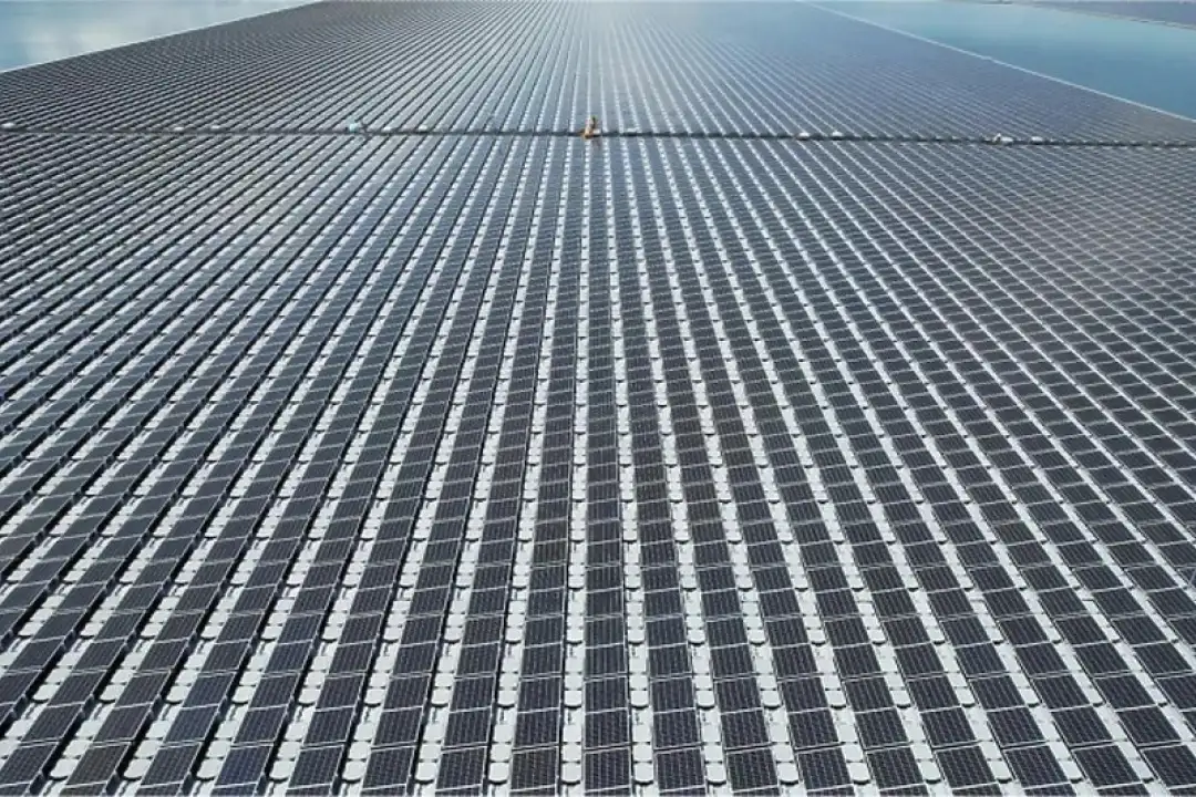 Платформата има капацитет да генерира 45 мегавати енергија, со нејзините сончеви панели. Ова доаѓа во време кога Тајланд почна да напредува во постигнувањето на целите за независност од јагле