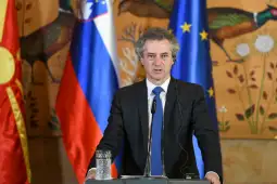 Роберт Голоб