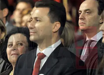 Поранешниот премиер во бегство Никола Груевски, поранешниот прв човек на УБК Сашо Мијалков и уште пет лица од Западен Балкан се најдоа на „црната листа“ на САД. Министерството за финансии на 