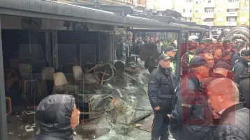 Një grup i qytetarëve në Koçan e kanë demoluar bar-kafenë 