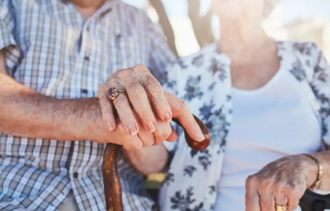 пензионери, мажи, жени