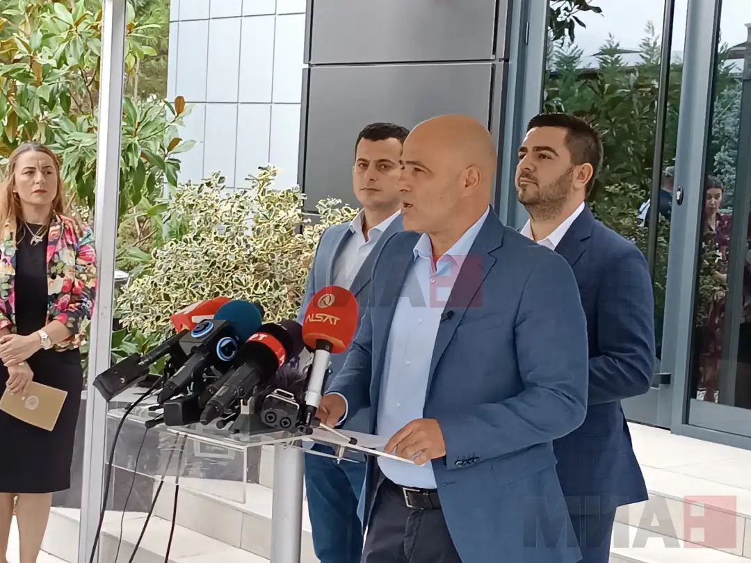 Kyeministri Dimitar Kovaçevski sot i ka dënuar ndodhit e djeshme në Kosovë dhe përsëriti se nuk ka rrezik pas gjendjes së sigurisë në vend.