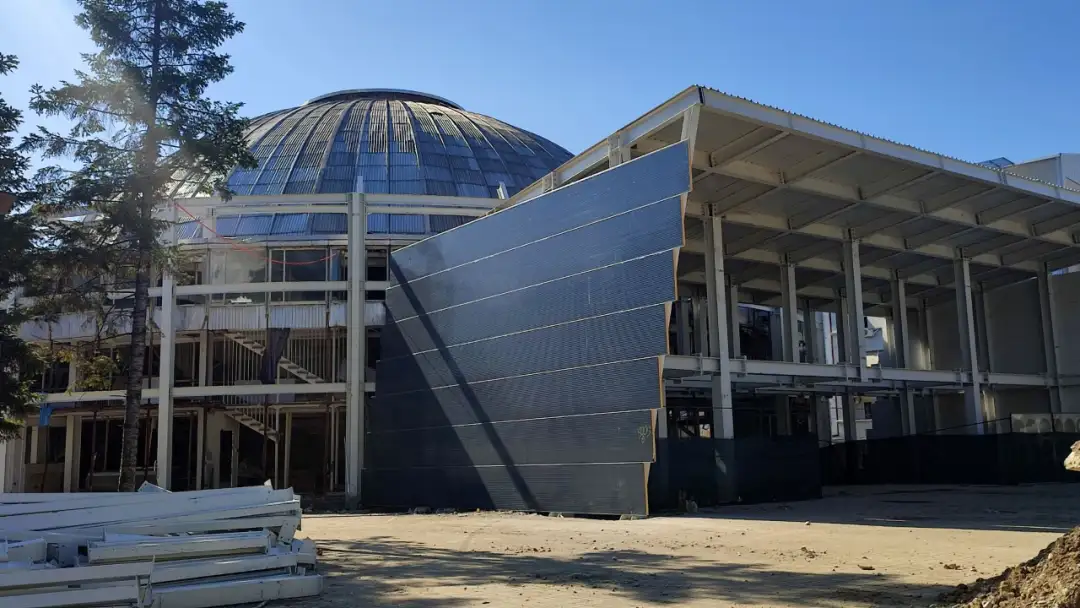 Универзална сала веќе седум години е вон функција. Како објект што го претставува срцето на Скопје, треба да се надминат многу разлики  и да се продолжи со проектот кој е веќе е постоен и одо
