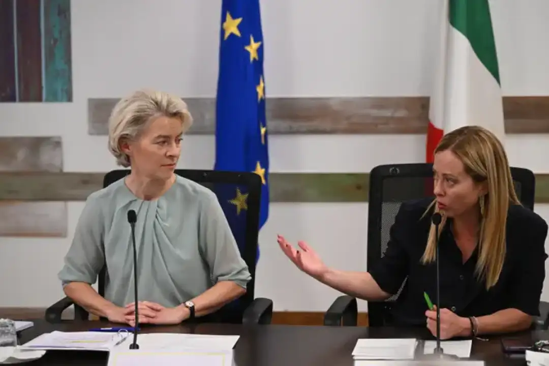 Претседателката на Европската комисија, Урсула фон дер Лајен и италијанската премиерка Џорџа Мелони денеска од Лампедуза ги повикаа европските партнери да и помогнат на Италија во управувањет