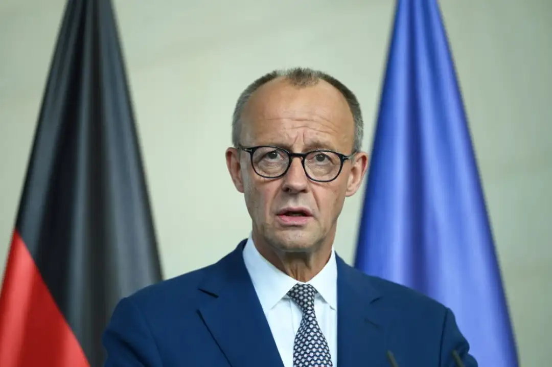 Мерц ДПА Германскиот канцелар Фридрих Мерц уште еднаш ги урна надежите на Украина за брз влез во Европската Унија, предупредувајќи дека процесот може да трае со години, јави ДПА.