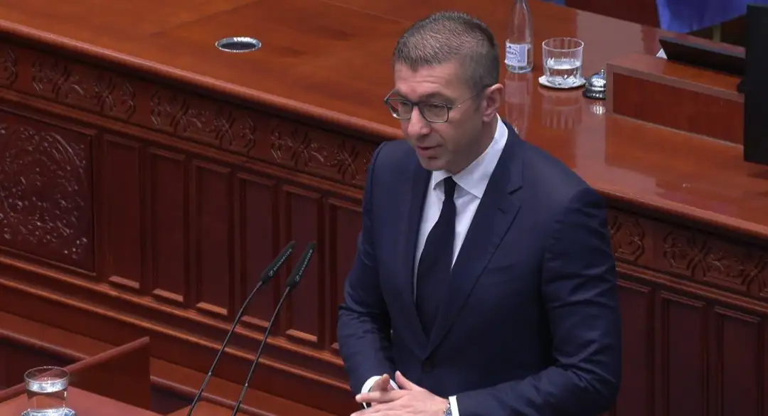 Апсолутно се води сметка за правичната застапеност. Јас сум личен гарант за тоа. Ниту како човек, ниту како политичар, ниту како претседател на Владата нема да дозволам никој никого да миними