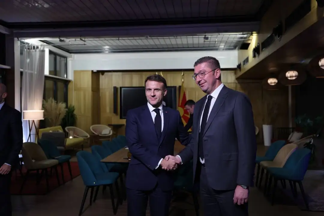 On the sidelines of the European Political Community event in Budapest I had a productive meeting with French President Emmanuel Macron. We openly discussed unblocking Macedonia’s path to the