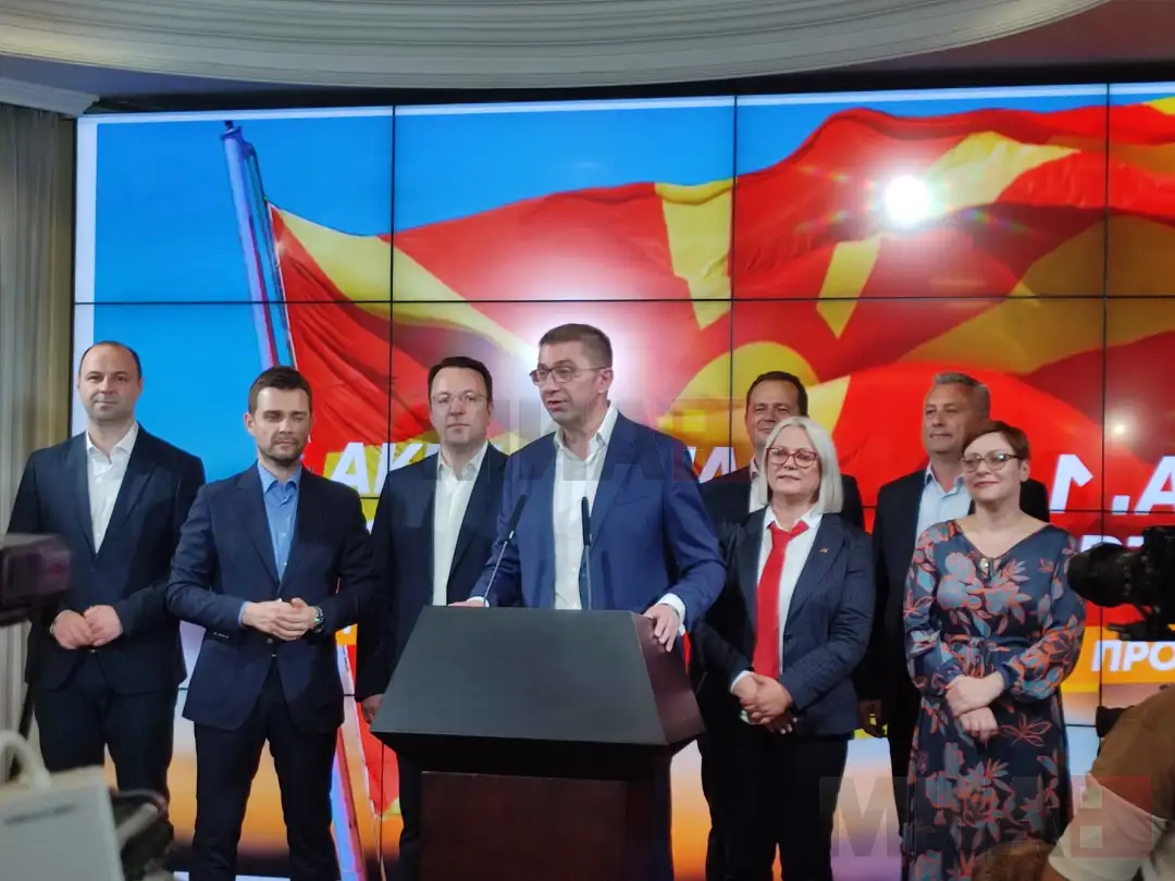 Kryetari i VMRO-DPMNE-së, Hristijan Mickoski, deklaroi se së shpejti do të fillojnë negociatat me partitë opozitare për koalicionim dhe tha se është i bindur se do të formojnë Qeveri në një k