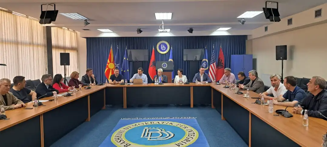 Kryesia e Bashkimit Demokratik për Integrim (BDI) mbajti takim të jashtëzakonshëm në selinë në Tetovë.