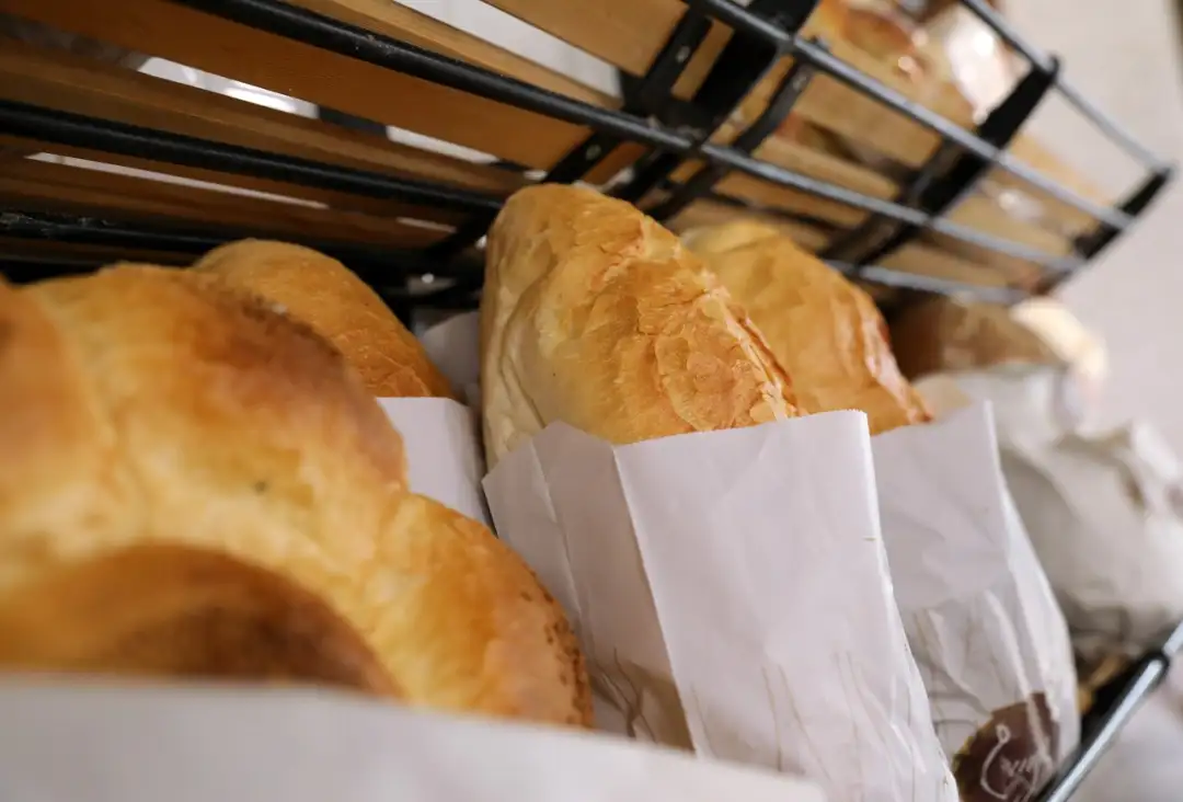 Мерката за замрзнување на цената на лебот ја предложи Министерството за економија по анализите кои покажуваат дека повеќето компании од прехранбената индустрија, иако добиле субвенционирана с