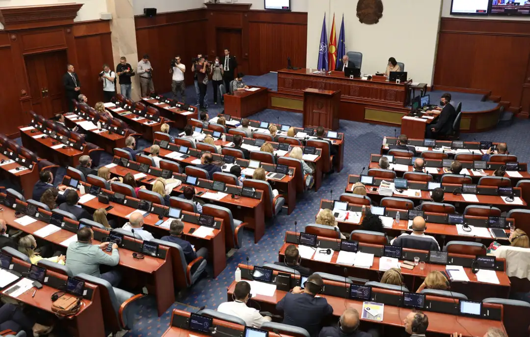 Предлог-законот за изменување и дополнување на Законот за здруженија и фондации, со кој треба да се спречи контроверзни имиња да бидат имиња на здруженија на граѓани, по скратена постапка, е 