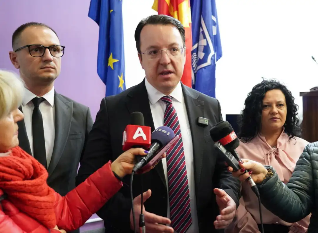 Од изборот на Владата до денес имаме нови 23 директни летови, охридскиот и скопскиот аеродром поминаа 3,5 милиони патници, оваа година скопскиот аеродром очекувам да биде лидер во регионот со