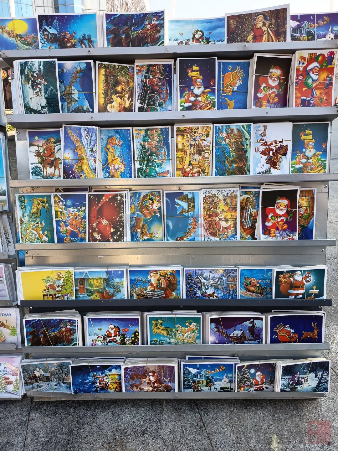 Новогодишните хартиени честитки заминуваат во историјата, фото: миа