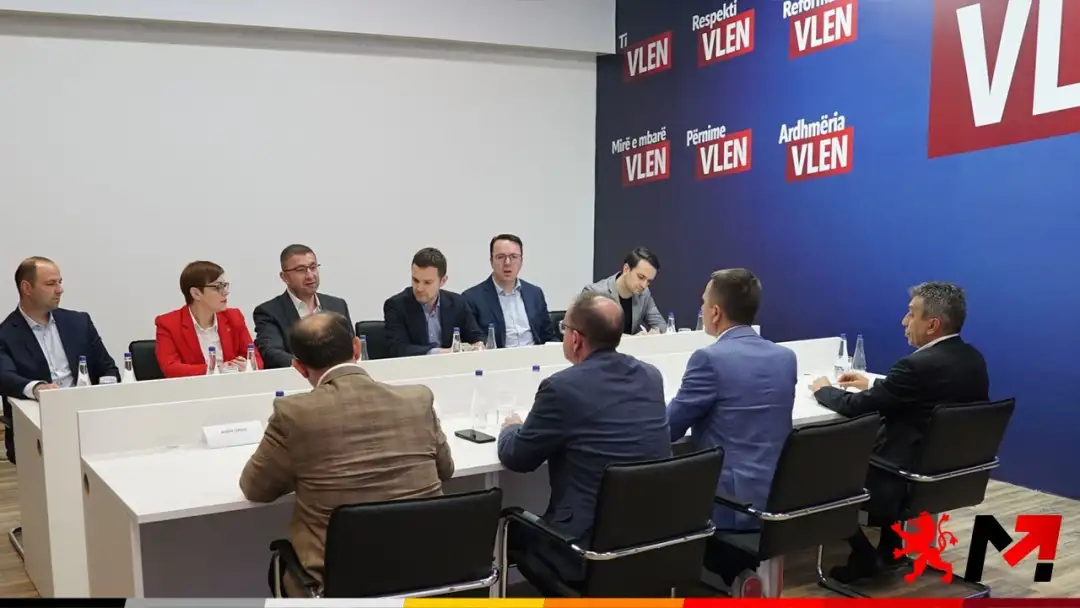 A meeting between VMRO-DPMNE and the “Worth It” coalition was held Saturday, attended by VMRO-DPMNE leader Hristijan Mickoski and the leaders of the parties that make up the “Worth It” coalit