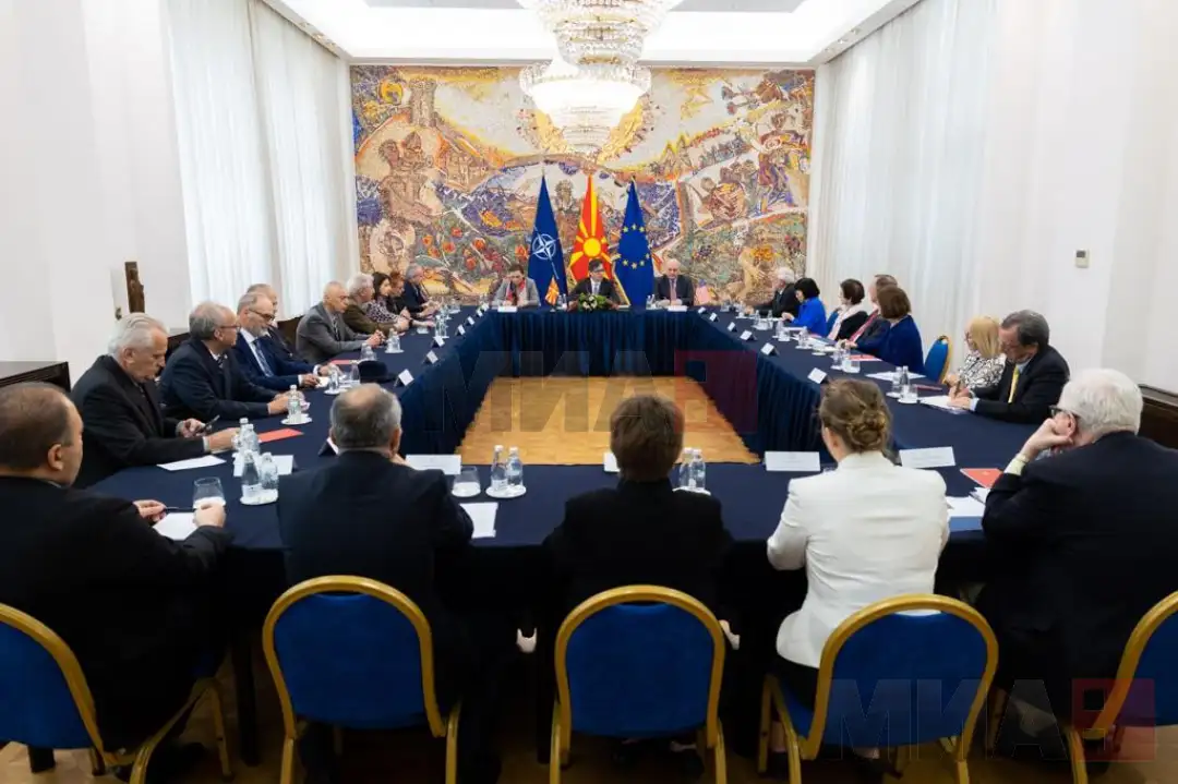 Пендаровски Совет на американски амбасадори