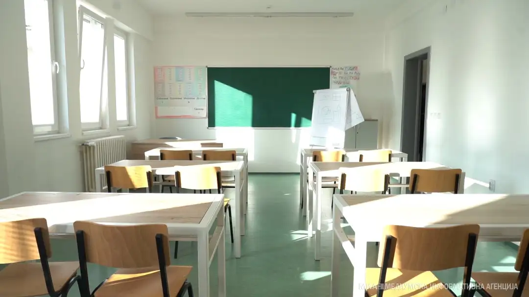 Малолетниците од Воспитно-поправниот дом „Волковија“ веќе втора недела немаат пристап до образование поради завршен договор со наставниците од училиштето „Макаренко“. Децата кои ја издржуваат