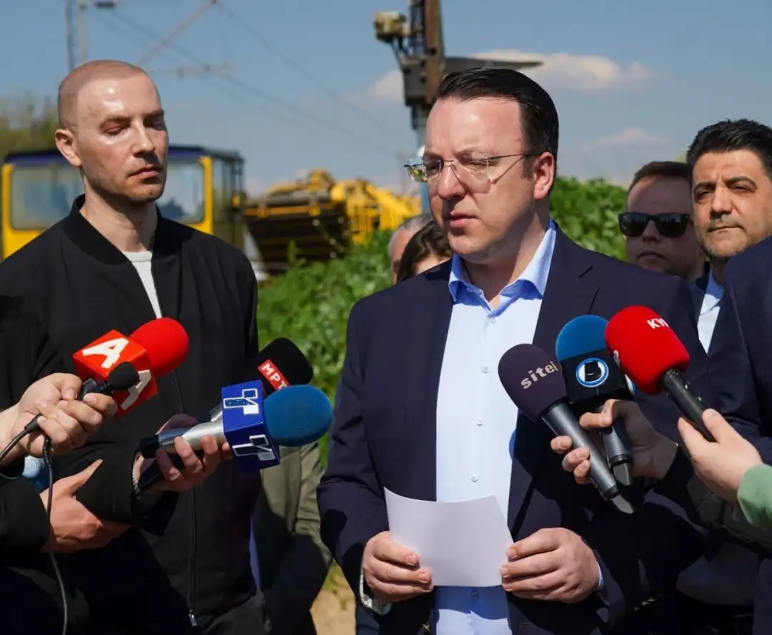 Министерот за транспорт и врски Александар Николоски вели дека преговорите за решавање на проблемот на транспортерите по воведувањето на ЕЕС системот за влез во ЕУ одат добро и оти до 30 септ