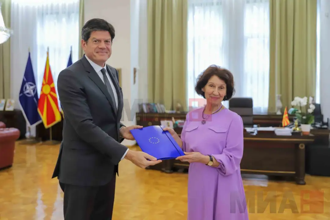 President Gordana Siljanovska Davkova met Wednesday with EU Ambassador Michalis Rokas, who handed over the 2024 European Commission Progress Report for the country.