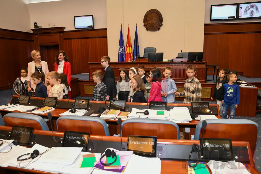 деца собрание