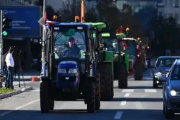 Земјоделците во Србија бараат гориво за аграрот без акцизи, кои изнесуваат повеќе од половина од нејзината цена, субвенции по хектар обработливо земјиште од 300 евра и зголемување на цените н