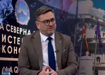 – Në vend që të merren me politikë, sindikatat që po protestojnë të bëjnë analizë si do të ndikonte paga minimale prej 600 euro të cilën e kërkojnë, nëse do të shkaktojë mbyllje të ndërmarrje