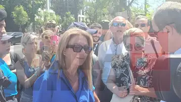 роднини на жртви во железничката несреќа кај Темпи