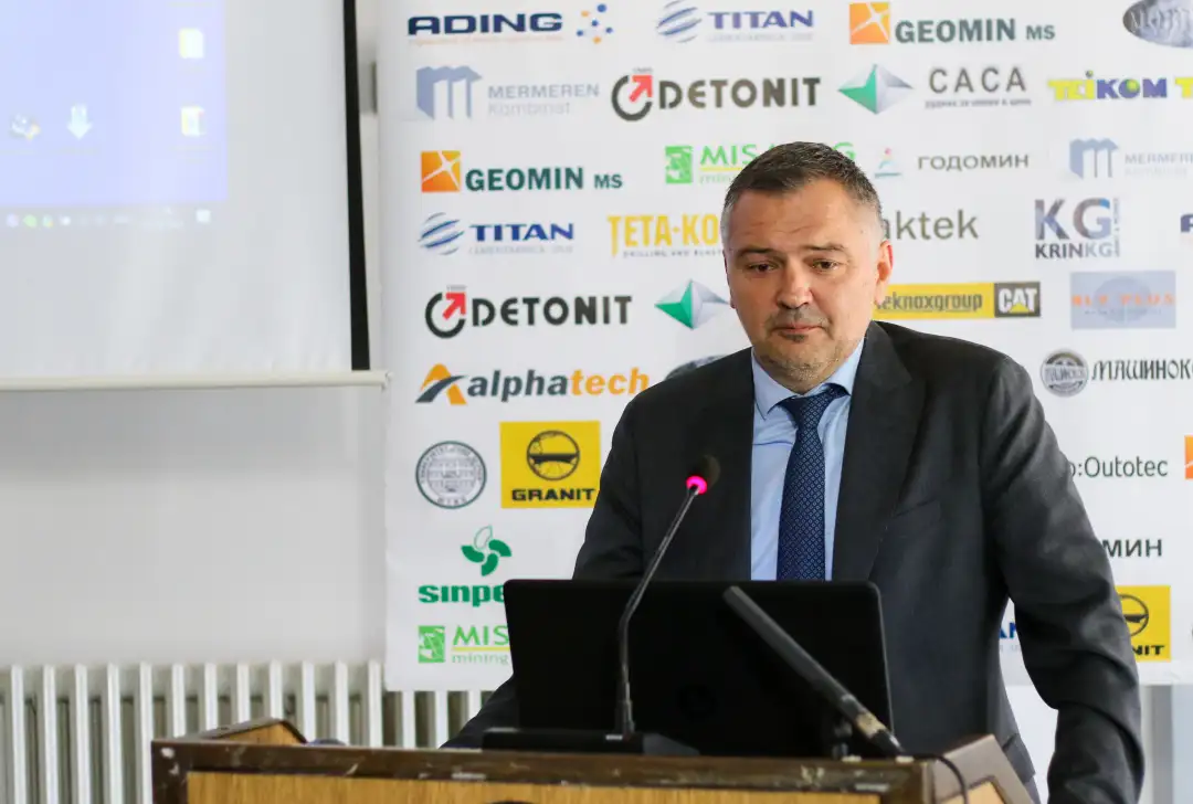 мираковски на конференција