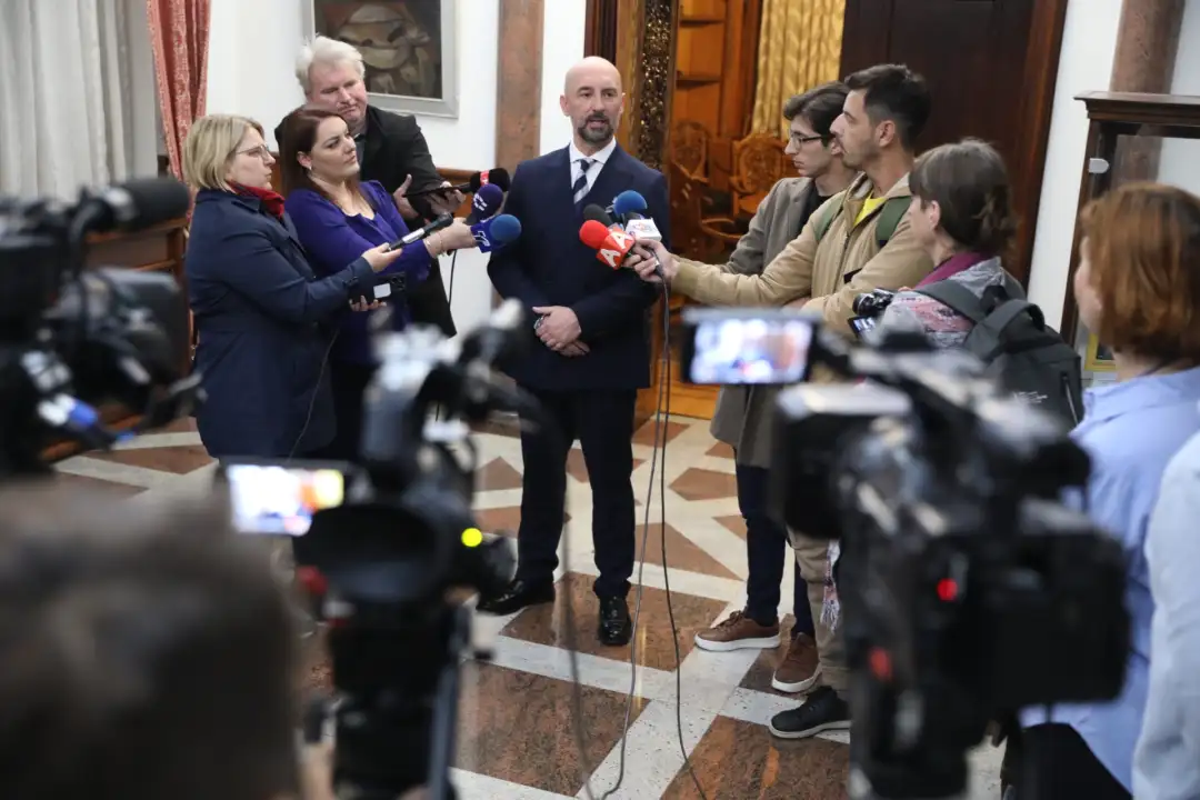 Новиот државен јавен обвинител денеска даде свечена изјава во Собранието, а пред медиумите кажа дека неговата работа ќе биде согласно Уставот, законите, ратификуваните меѓународни документи и