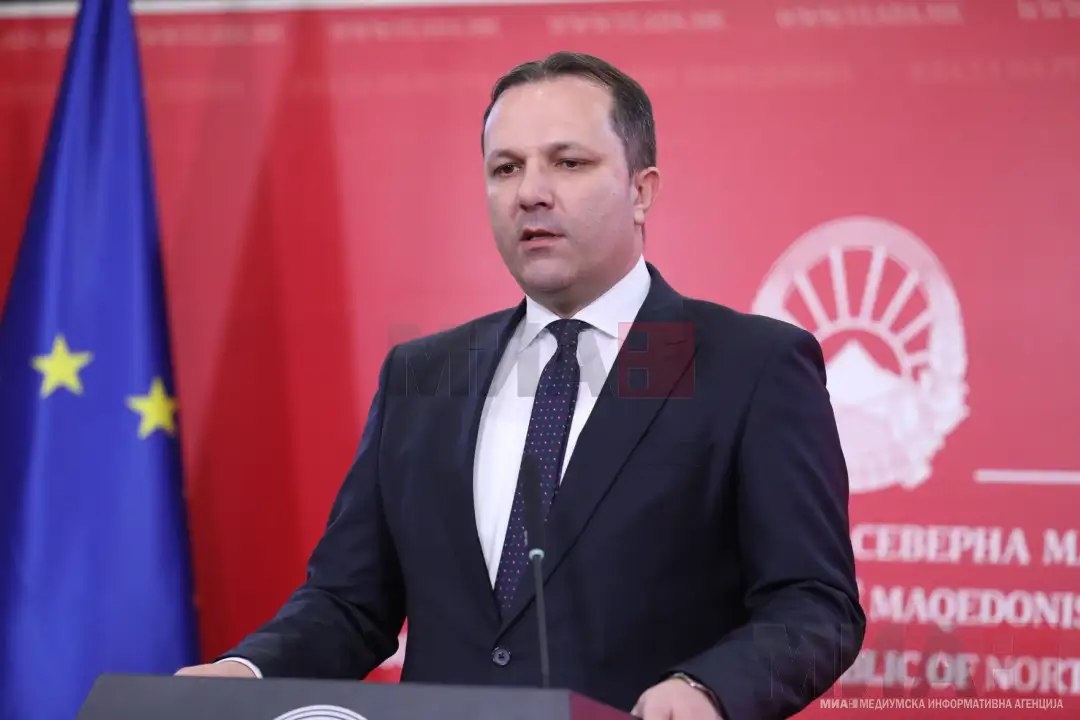 Премиерот Оливер Спасовски денеска заминува за Лондон, Обединетото Кралство, каде ќе ја предводи делегацијата на Владата во која е и министерката за финансии Нина Ангеловска и министерот за е