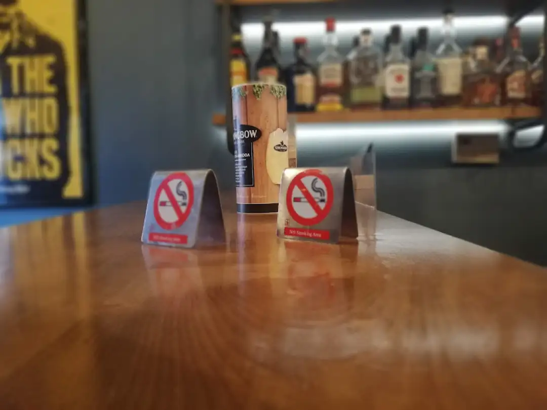 Една од предизборните заложби на грчкиот премиерот Кирјакос Мицотакис пред првиот мандат во 2019 година беше целосно да стапи во сила законот за забрана за пушење, што од јули 2009 неколку па