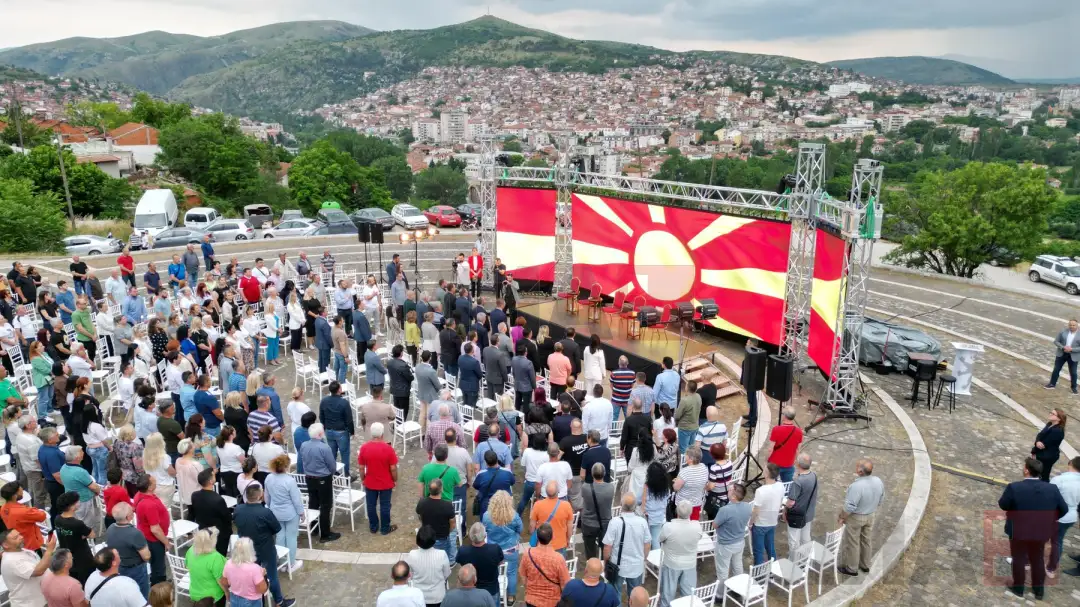 Во рамки на акцијата „Ова е Македонија за сите“, ВМРО-ДПМНЕ вечерва во Велес организираше трибина на тема „Развојни политики за стабилна економија“.