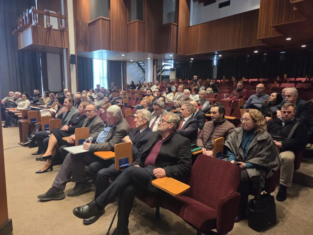 дебата во МАНУ