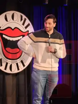 Кумановецот Влад Илиќ, најдобар стенд-ап комичар во Велика Британија