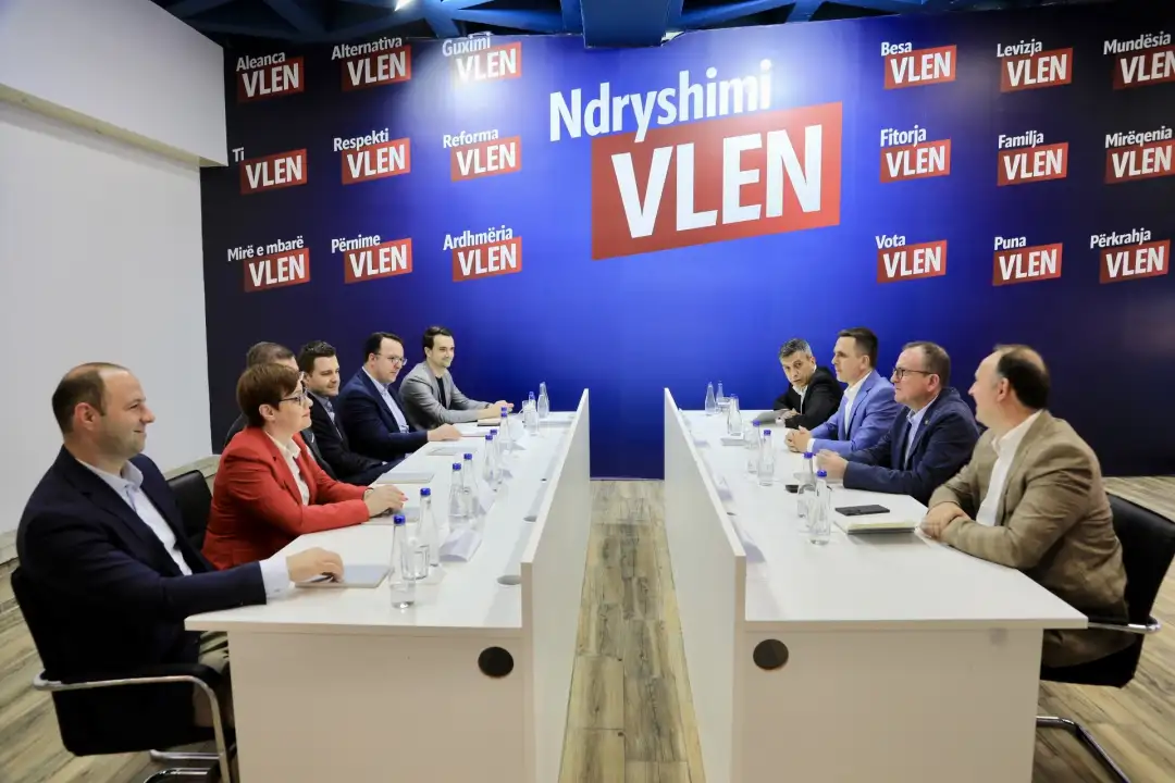 Sot në zyrat qendrore të koalicionit VLEN, është mbajtur takim mes përfaqësuesve të këtij koalicioni dhe të VMRO-DPMNE-së. 