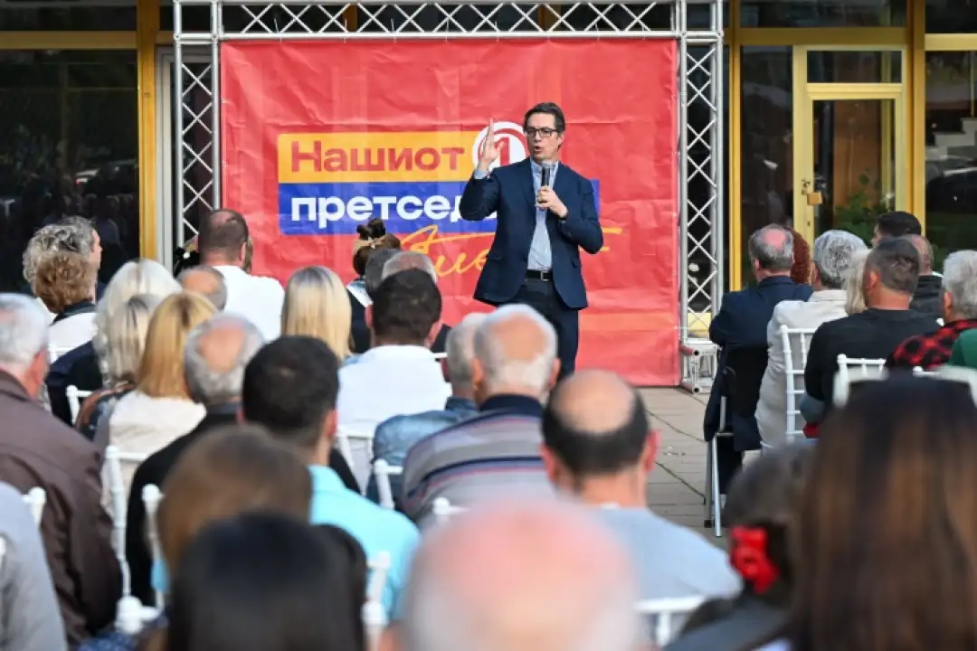 Kandidati për president Stevo Pendarovski sot pati takime me qytetarët në Zhelinë dhe në Tetovë, në kuadër të karavanit zgjedhor në mbarë vendin. Ai u tha qytetarëve të mos dekurajohen nga sh