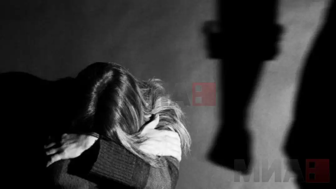 насилство врз жени Во 2020 година во Франција се убиени 90 жени од страна на нивните сопружници или поранешни сопружници, наспроти 146 претходната година. Министерот за правда Ерик Дипон-Морети ги пофали овие р