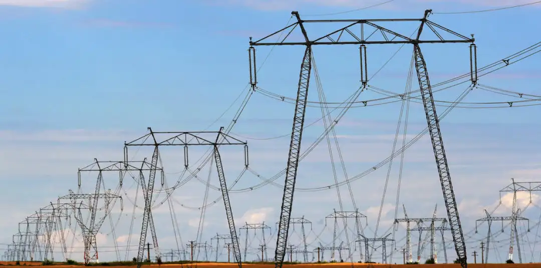 Од 1 декември годинава ќе бидат ставени во функција сите производствени капацитети за електрична енергија со кои располага АД ЕСМ, најавува министерот за економија Крешник Бектеши. Тој уверув