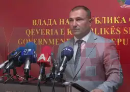 Ја разбирам паниката меѓу граѓаните, но таа е наш непријател и може да предизвика носење лоши одлуки. Апелирам граѓаните да ги слушаат локалните или националните авторитети. Како држава имаме