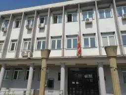 Основниот суд во Велес со кој претседаваше судијката Габриела Гајдова денеска донесе ослободителна пресуда за 23-годишната Павлинка Илоска која лани на 29 септември при семејно насилство го у