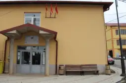 -Во нашата гимназија имаме 14 матуранти од нив еден е на македонски наставен јазик и е пријавен за полагање училишна матура. На турски наставен јазик се 13 од кои 10 се пријавени за полагање 