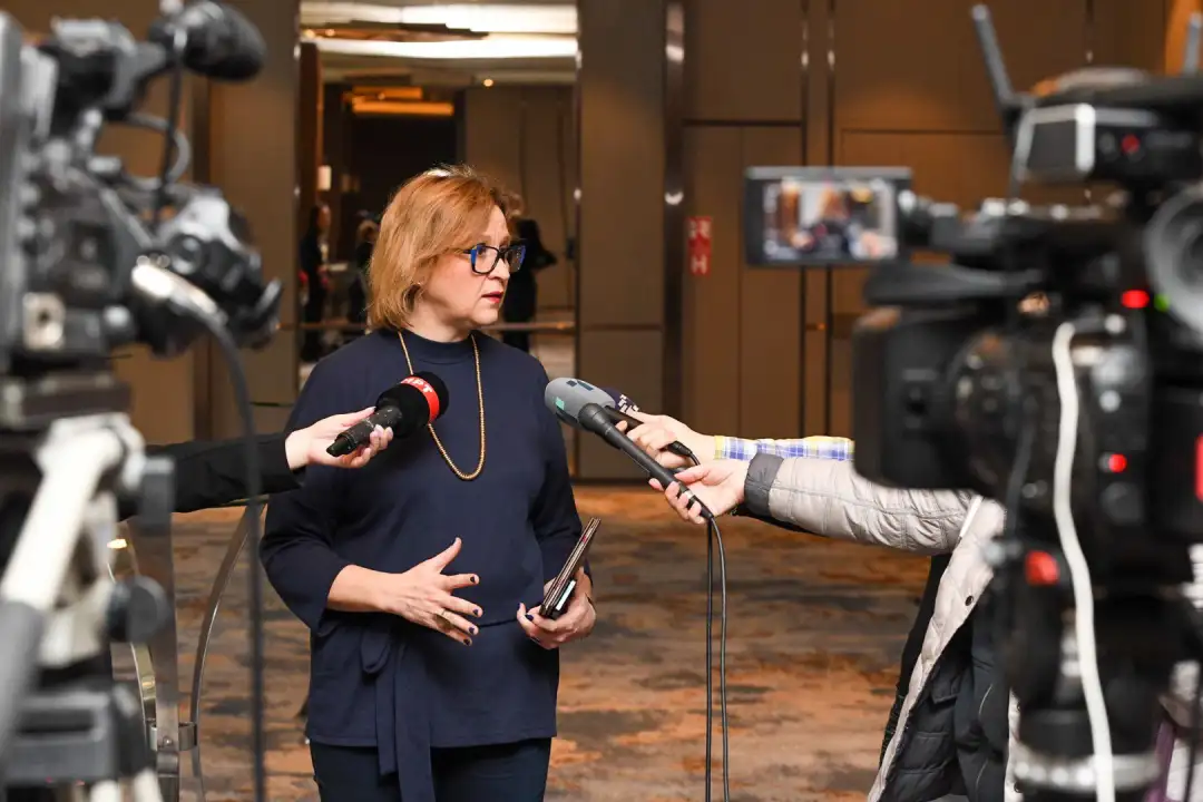 Вицепремиерката за добро владеење Славица Грковска, вели дека не гледа причини Договорот за изградба на коридорите 8 и 10 д со „Бехтел и Енка“ да не биде објавен, освен, доколку тоа не е пред