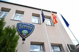 Полицијата уапси дваесетгодишен велешанец кој извршил осум кражби за еден месец во угостителски и деловни објекти во Куманово, соопшти денеска СВР Куманово.