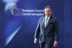 Барт де Вевер (ЕПА) Конфискувањето на руските средства што се замрзнати во ЕУ би предизвикало шок на светскиот финансиски поредок и тоа не треба да се занемари, изјави денеска белгискиот премиер Барт де Вевер.