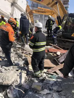 Четворица членови од доброволното противпожарно друштво од Чаир „Бајрами Мифтари“, заминаа во турскиот град Адијаман на хуманитарна масија по катастрофалниот земјотес, во кој, според последни