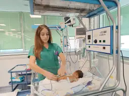 Таа работа е исклучително тешка, борбата за живот на дете од 500-600 грама е огромна одговорност за вработените, подвлече директорката на ГАК.