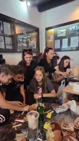 археолошка работилница со глина Велес